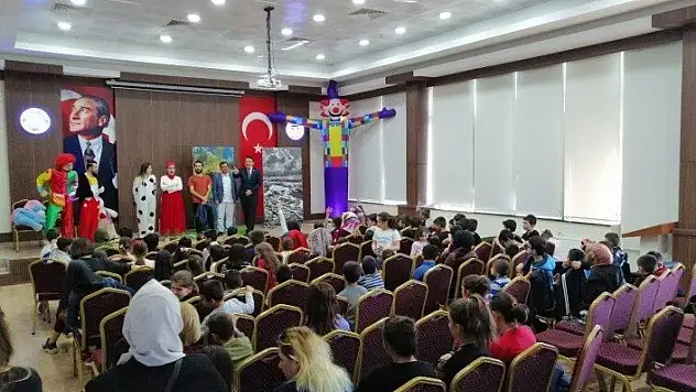 Kastamonu Baro Başkanlığınca çocuklar için tiyatro gösterisi!