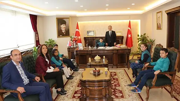 Kaymakam Pişkin, koltuğunu Alper Çataloğlu'na devretti