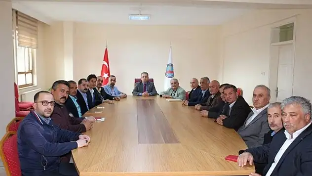 Kaymakam Pişkin mahalle muhtarlarıyla bir araya geldi