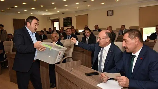 KASMİB Birlik Başkanlığına Vali Karadeniz seçildi