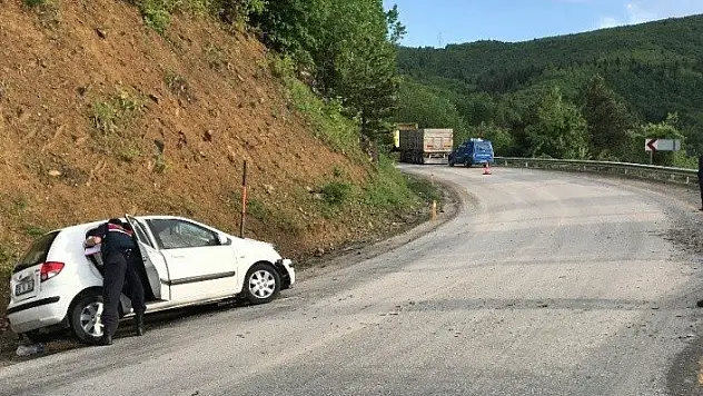 Tır ile otomobil çarpıştı: 1 ölü, 1 yaralı