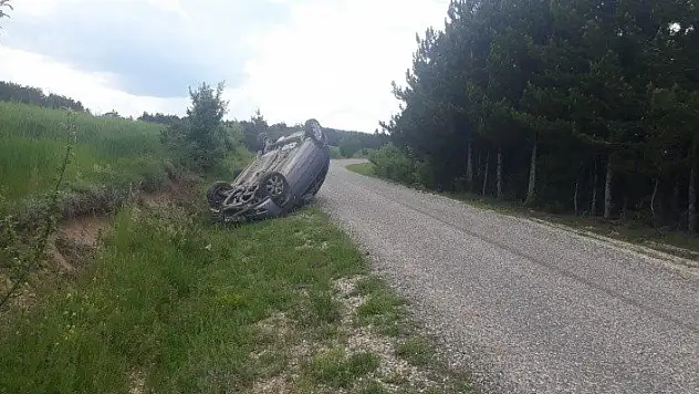 Yoldan çıkan otomobil devrildi: 3 yaralı
