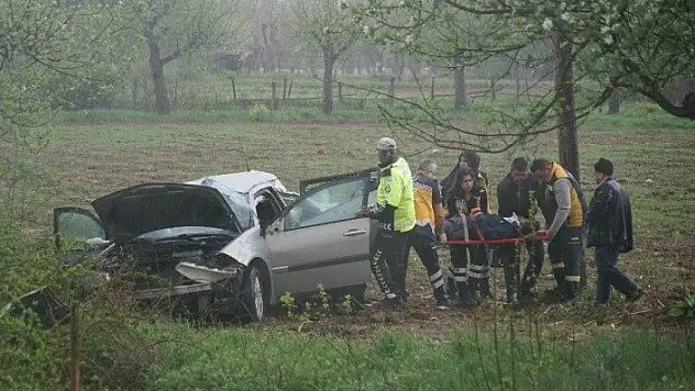 Yoldan çıkarak tarlaya yuvarlandı: 4 yaralı