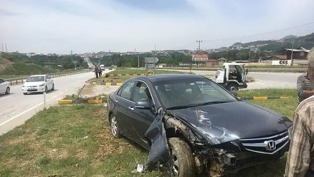 Bayram tatiline giden aile kazayı sıyrıklarla atlattı