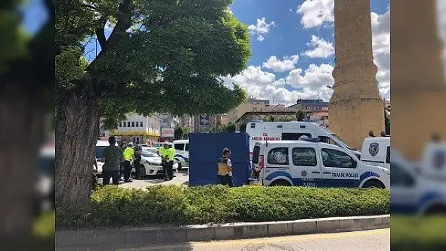 Konuşmak için çağırdığı eşini tabancayla vurdu 