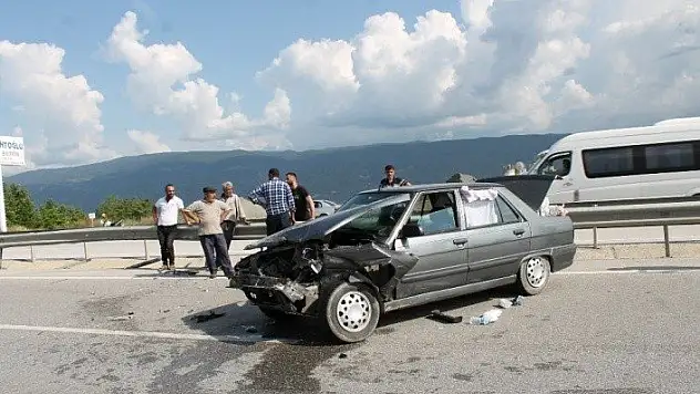 Tosya D100 Karayolunda kaza: 3 yaralı