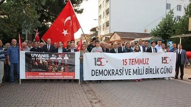 15 Temmuz'da 3 şehidi olan Cide'de demokrasi nöbeti sabaha kadar sürdü