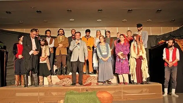 Araç Belediyesinden tiyatro şöleni