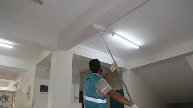 Kastamonu'da yükümlüler okulların tadilatında görev alıyor