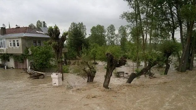 Afetlerden korunabilmek için erken uyarı mobil uygulaması