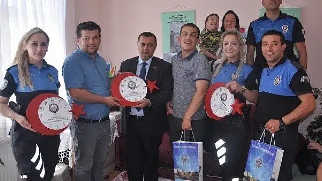 Polisten özel öğrencilere ziyaret!