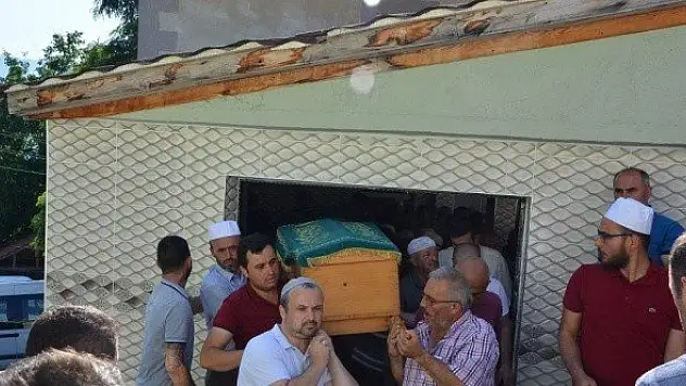 Trafik kazasında hayatını kaybeden gelin toprağa verildi