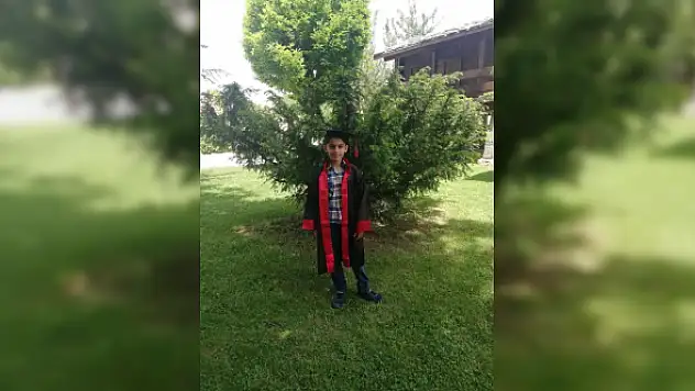 Devrilen traktör ile bariyerler arasında sıkışan çocuk öldü