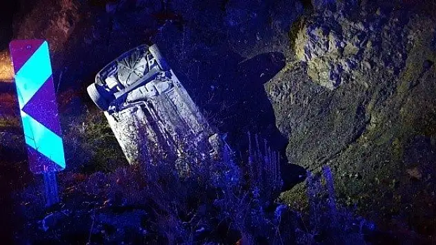 Kastamonu'da Ilgaz Dağı geçidinde otomobil dereye uçtu: 2 yaralı