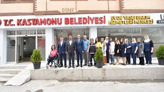 Yaşlı bakım merkezi görevlileri her gün 110 haneyi ziyaret ediyor