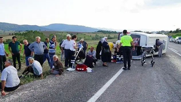 Düğün dönüşü trafik kazası: 1 ölü, 16 yaralı