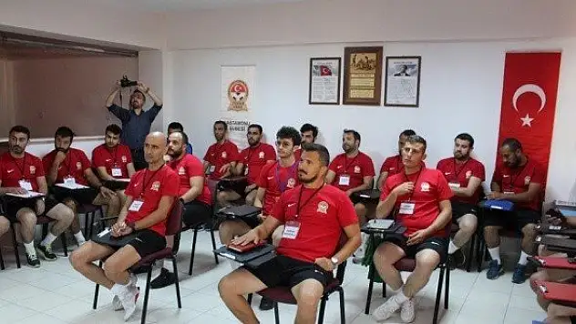 Tosya'da antrenör kursu açıldı