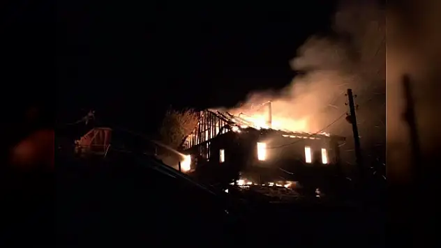 2 katlı ahşap evde yangın