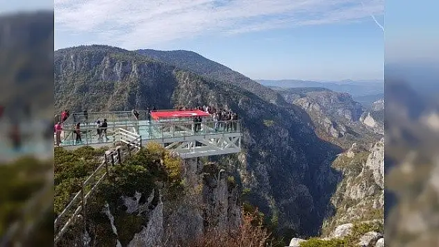 Cumhuriyet Bayramı 450 metre yükseklikte kutlandı