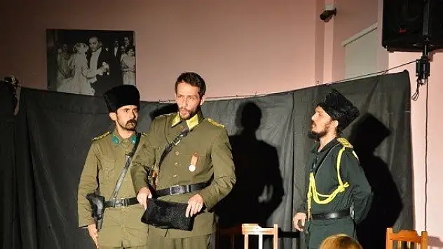 İnebolu'da 'İstiklal Yolu' adlı tiyatro oyunu sahnelendi