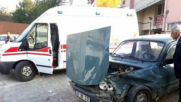 Konser için yola çıkan şarkıcı kazada yaralandı