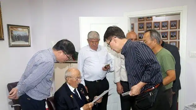 Koreli doktorlardan Türk gazilere vefa