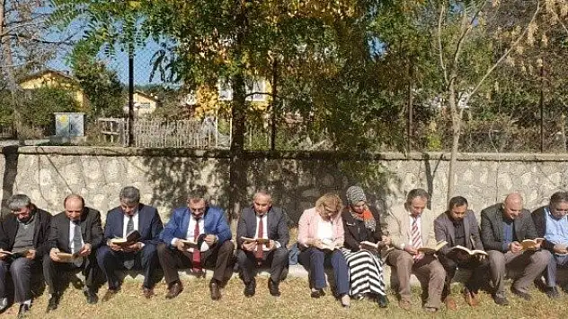 Öğretmenlerin kitap okuma alışkanlığı okula taşındı