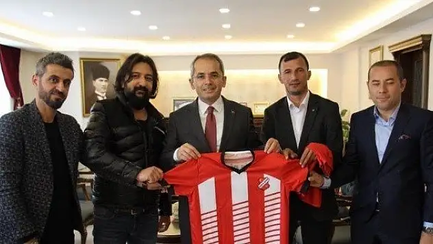 Tosyaspor'dan Kaymakam Pişkin ve Başkan Kavaklıgil'e forma