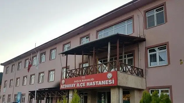 Üzerine ağaç devrilen kişi hayatını kaybetti