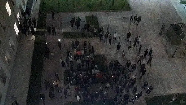 Yurtta kalan öğrencilerden Mehmetçiğe destek