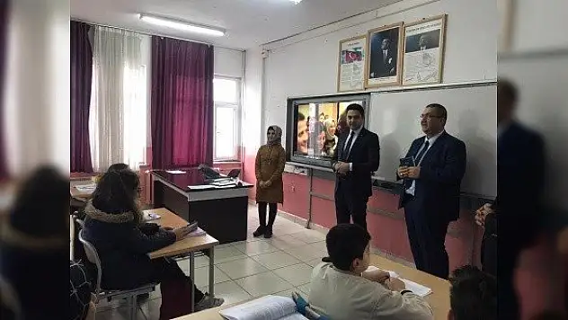 Kaymakam Seyhan, ilçedeki okulları ziyaret etti