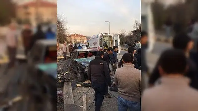 Yoldan çıkan otomobil inşaat işçilerine çarptı: 2 yaralı