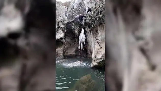 Horma Kanyonu'nda suya düşen karaca kurtarıldı