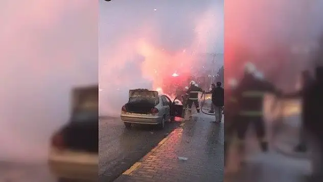 Seyir halindeki otomobil yandı