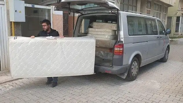 Türk Kızılayı'ndan evi yanan aileye yardım