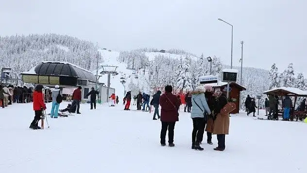 Ilgaz kayak merkezinde kar kalınlığı 68 santimetreye ulaştı
