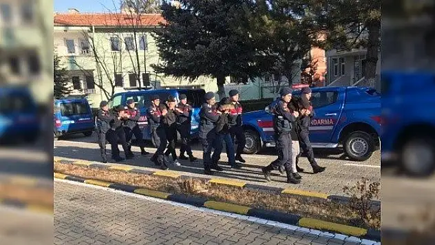 Kastamonu'da evlerden hırsızlık yaptığı iddiasıyla 4 şüpheli yakalandı