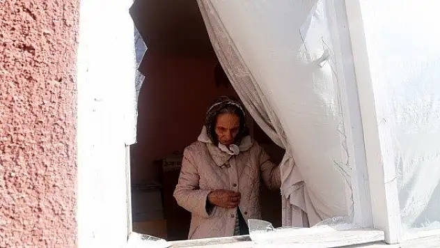 Kastamonu'da yaşlı kadın ve kızını bağlayan maskeli kişiler...