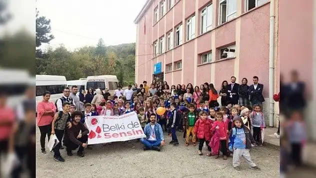 Üniversiteliler yaklaşık bin çocuğun hayatına dokundu