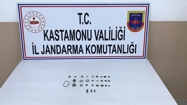 Aracın yakıt deposundan tarih fışkırdı