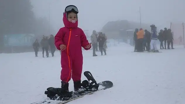 Ilgaz Dağı'ndaki kayak merkezlerinde hafta sonu yoğunluğu