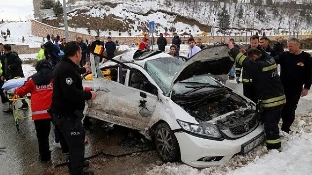 Kastamonu'da kamyon ile otomobil çarpıştı: 1 ölü, 5 yaralı