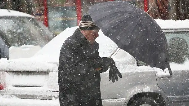 Kastamonu'da kar nedeniyle 351 köy yolu ulaşıma kapandı
