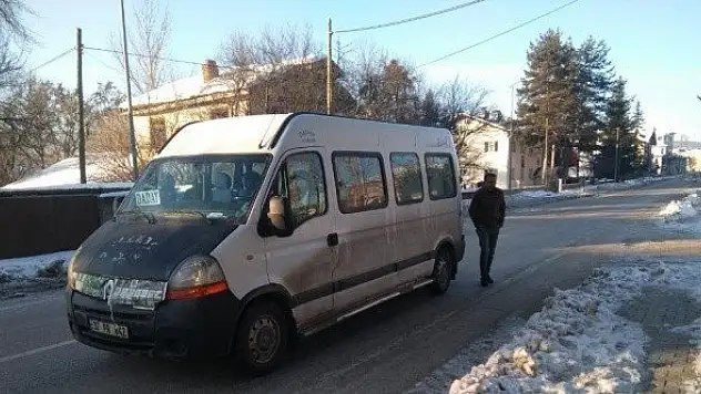 Kastamonu'da yolcu minibüsünün çarptığı yaya yaralandı