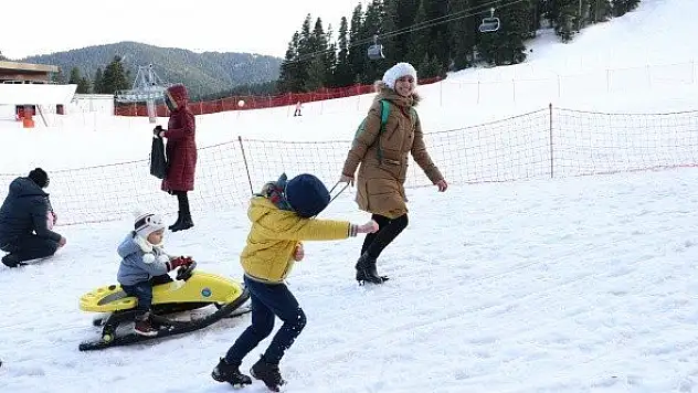 Ilgaz Dağı'ndaki kayak merkezlerinde hafta sonu yoğunluğu