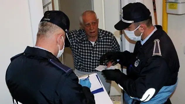 Kastamonu'da 65 yaş üstü vatandaşların alışverişini zabıtalar yapıyor