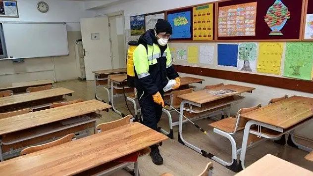 Kastamonu'da kamuya açık alanlarda dezenfeksiyon yapıldı