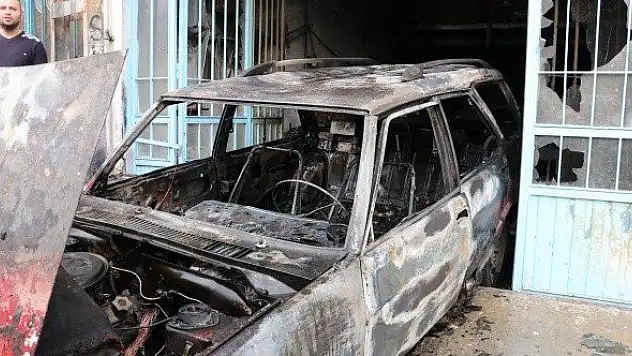 Kastamonu'da kaportacıda çıkan yangın hasara yol açtı