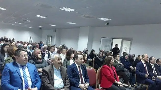 Milli mücadeledenin kahraman kadınları Devrekani'de konuşuldu