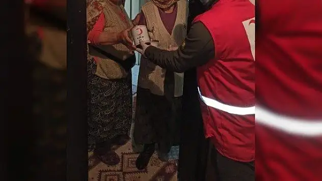 Türk Kızılayı'ndan 65 yaş üstü ailelere gıda yardımı
